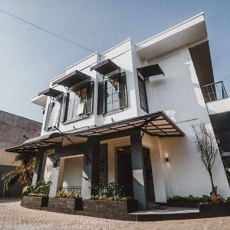 Reddoorz Plus Near Mall Slipi Jaya Yakarta Exterior foto